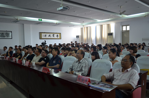 bv伟德源自英国始于1946举办2012届毕业典礼