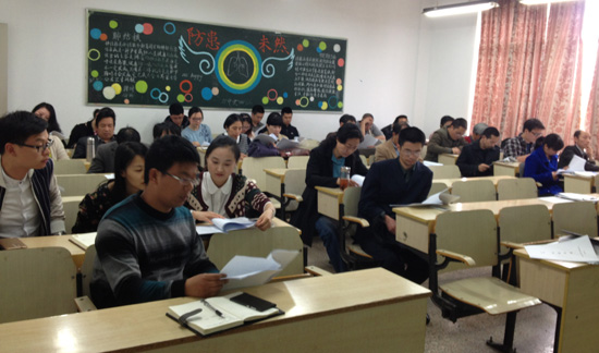 bv伟德源自英国始于1946召开三届二次教职工大会