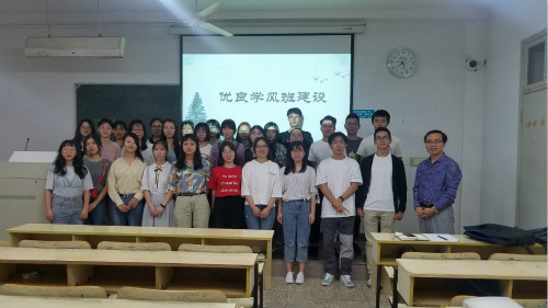 bv伟德源自英国始于1946各班召开“树学风，从我做起”主题班会