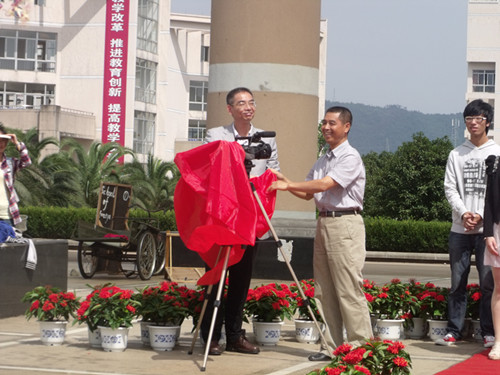 关注安全 摄制青春——记伟德bv1946官方网站首部校园安全宣传电影《危险地带》开机仪式