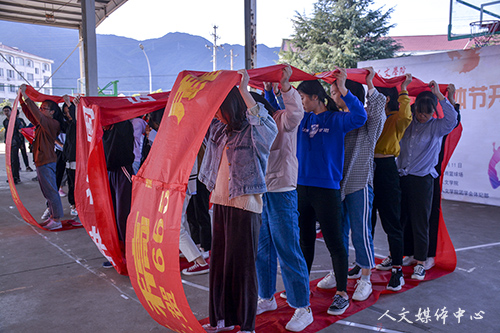 bv伟德源自英国始于1946举行新生文体节开幕式暨趣味运动会