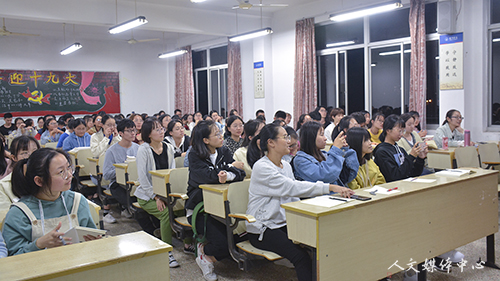 bv伟德源自英国始于1946举办考研经验交流会